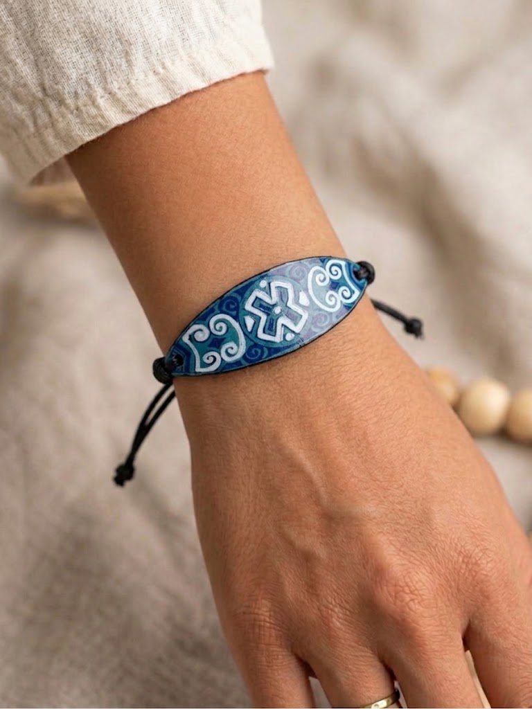 leather-bracelet-with-adjustable-cotton-string
